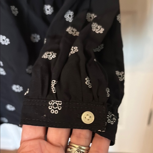 LOFT Black and White Floral Blouse - Picture 4 of 6